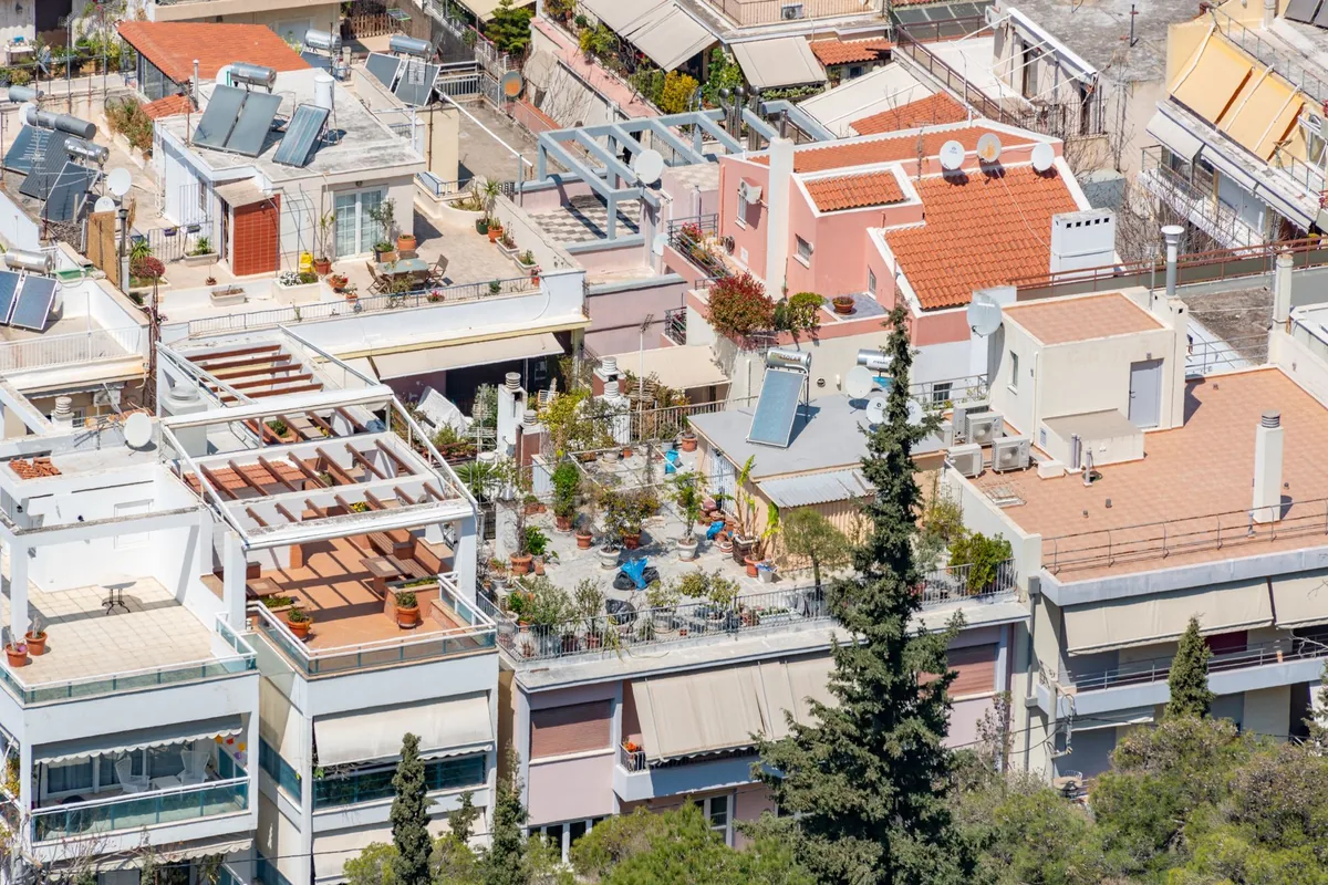 Azoteas y cubiertas planas de comunidades de vecinos en Las Palmas de Gran Canaria, principal origen de las humedades del techo del último piso